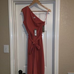 One-shoulder dress with sash
